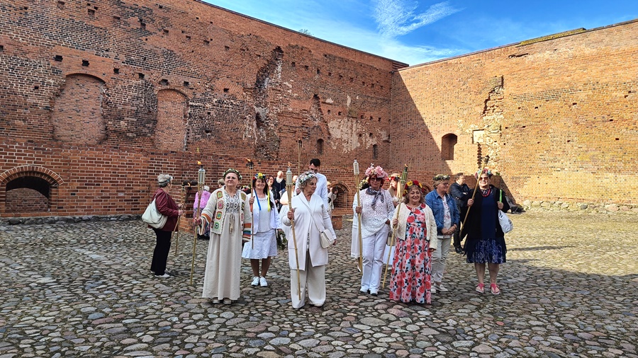 Wiersze, wianki i słowiańskie tańce